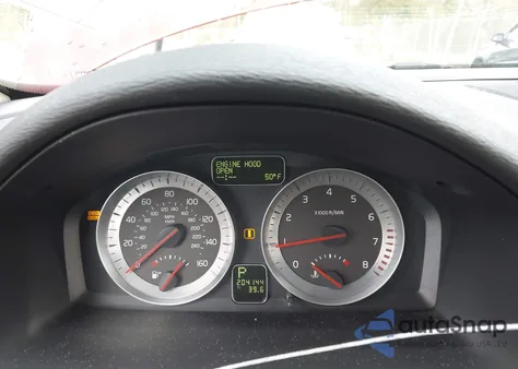 2011 Volvo C70 T5 from USA, damaged, VIN YV1672MC8BJ107388